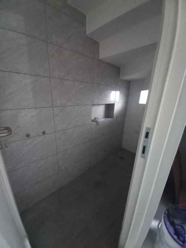 dijual rumah tenggilis mejoyo selatan