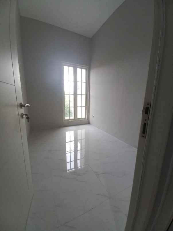 dijual rumah tenggilis mejoyo selatan