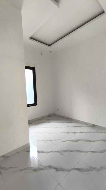 dijual rumah tenggilis mejoyo selatan