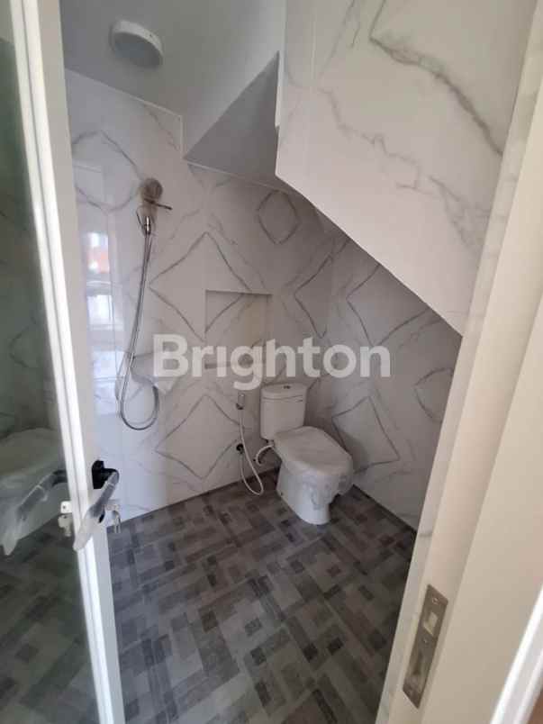 dijual rumah tenggilis tengah