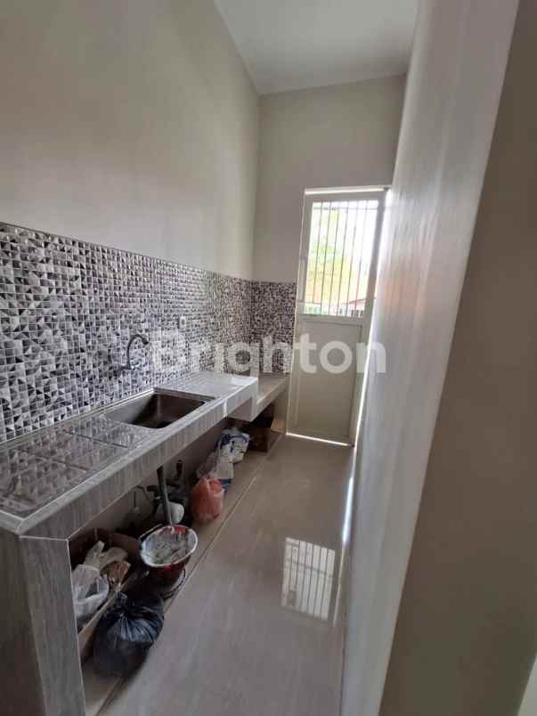 dijual rumah tenggilis tengah