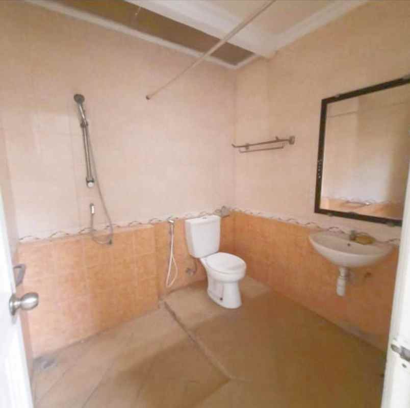 dijual rumah tenggilis utara