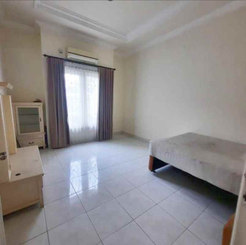 dijual rumah tenggilis utara