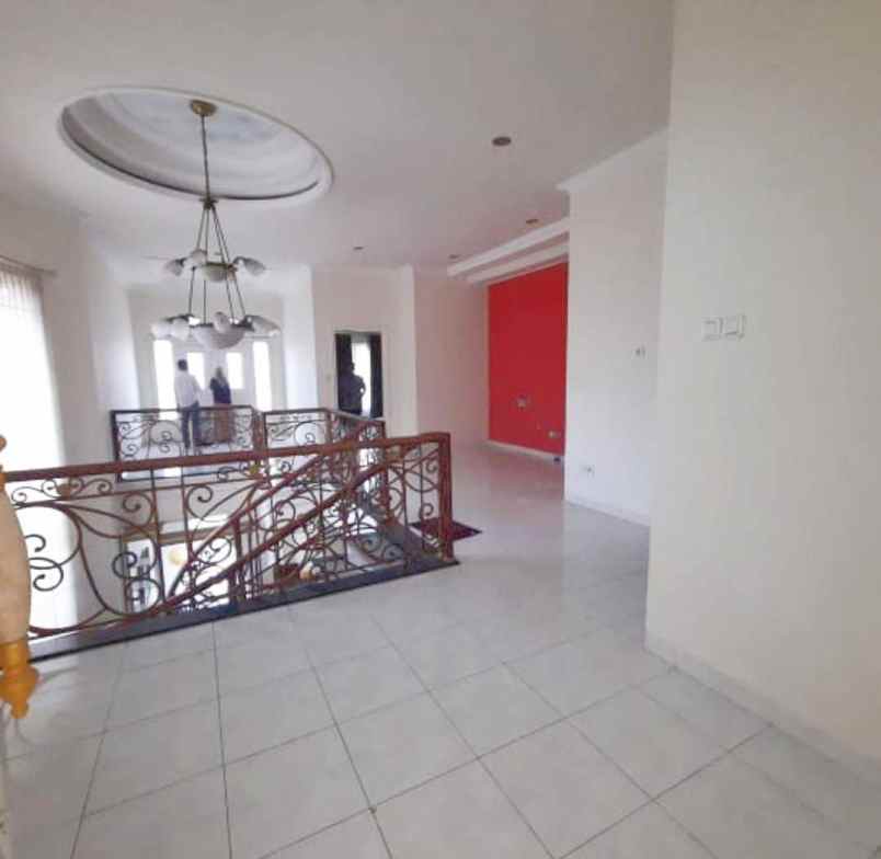 dijual rumah tenggilis utara