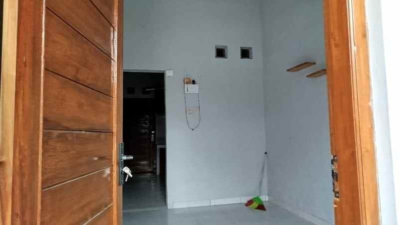 dijual rumah terminal giwangan