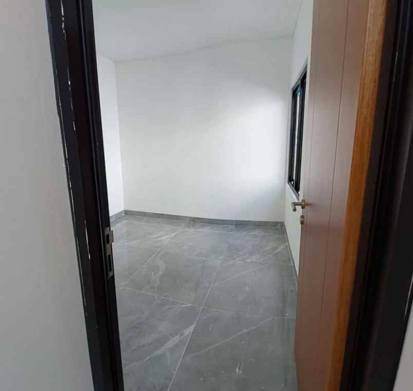 dijual rumah trevista hills