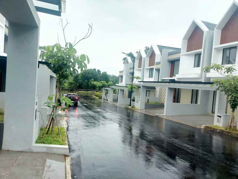 dijual rumah varana golf estate tapos depok