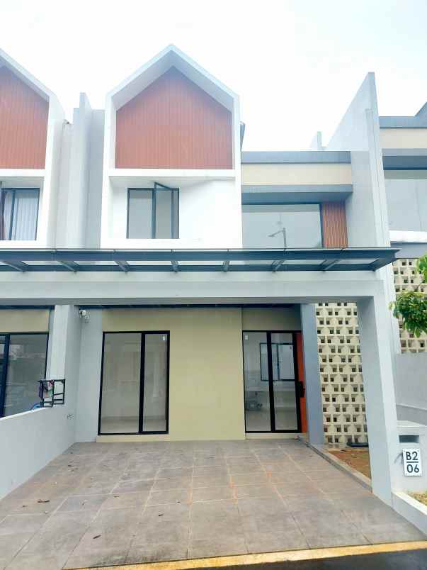 dijual rumah varana golf estate tapos depok