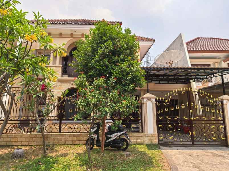 dijual rumah villa bukit mas
