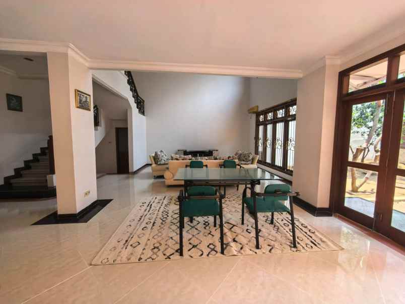 dijual rumah villa bukit mas