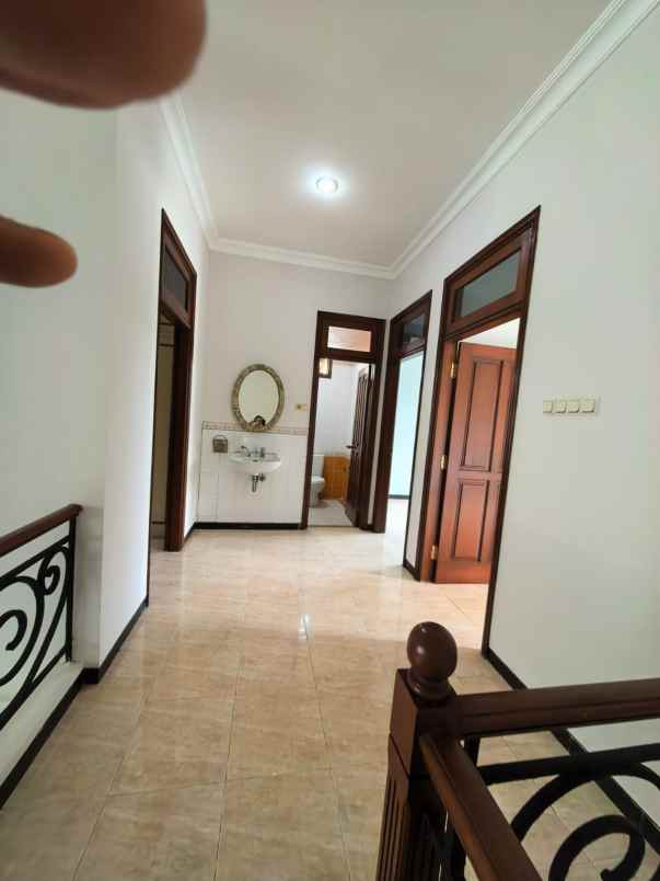 dijual rumah villa bukit mas monaco