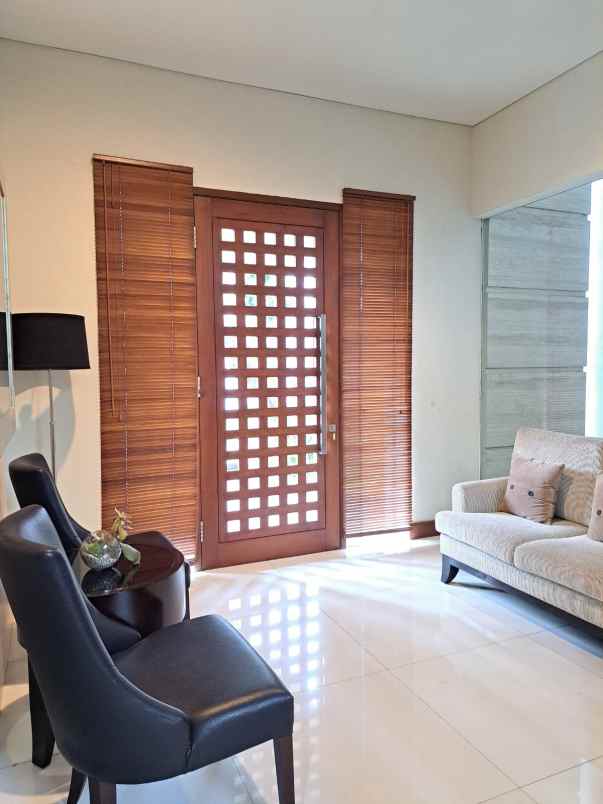 dijual rumah villa bukit regency 3