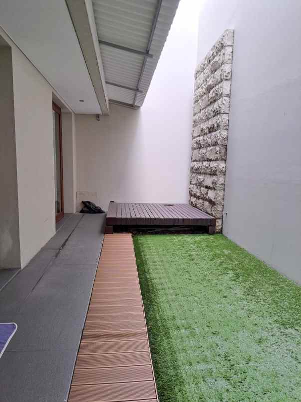 dijual rumah villa bukit regency 3