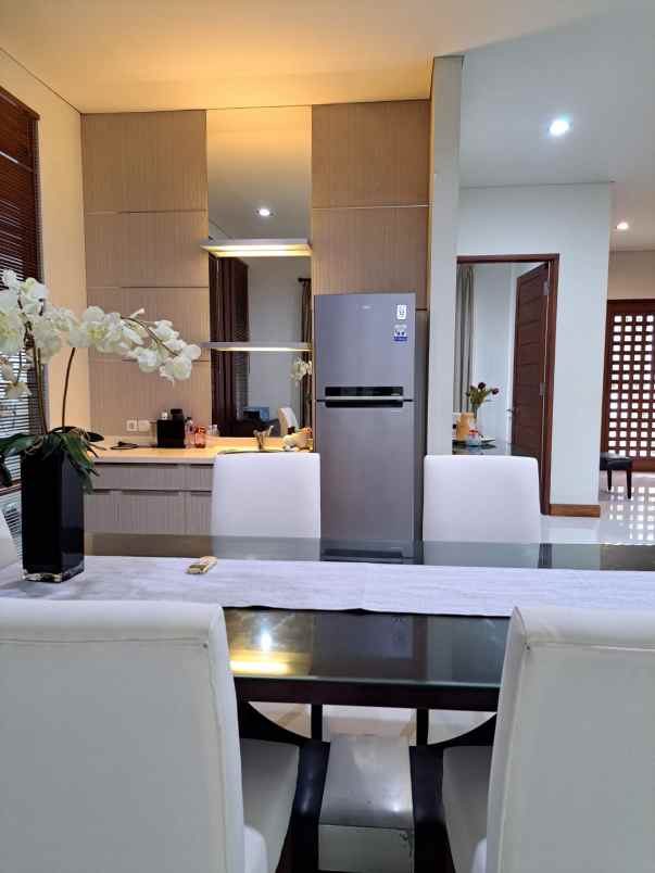 dijual rumah villa bukit regency 3