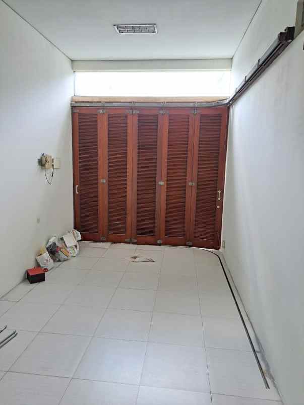 dijual rumah villa bukit regency 3