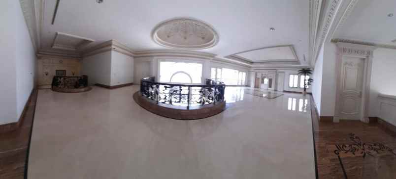 dijual rumah villa bukit regency