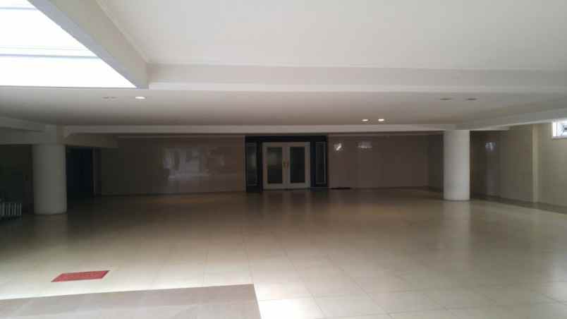 dijual rumah villa bukit regency