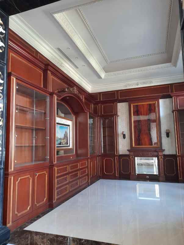 dijual rumah villa bukit regency