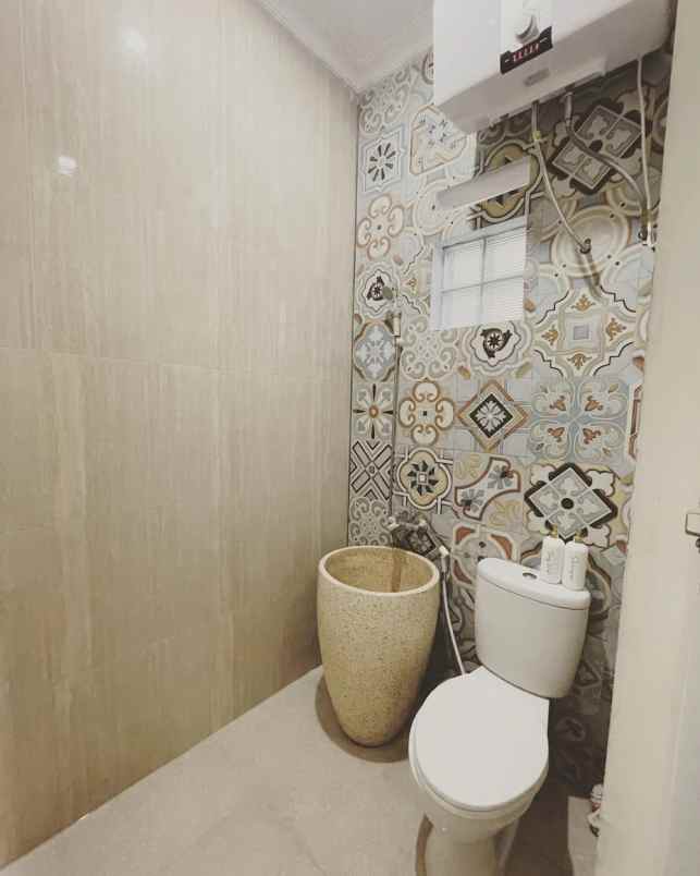 dijual rumah villa bukit tidar jalan