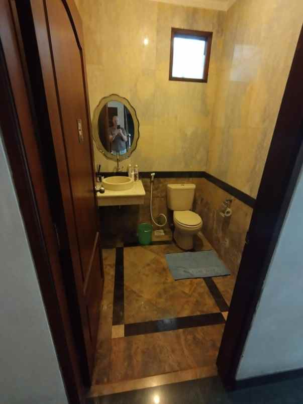 dijual rumah villa taman gapura