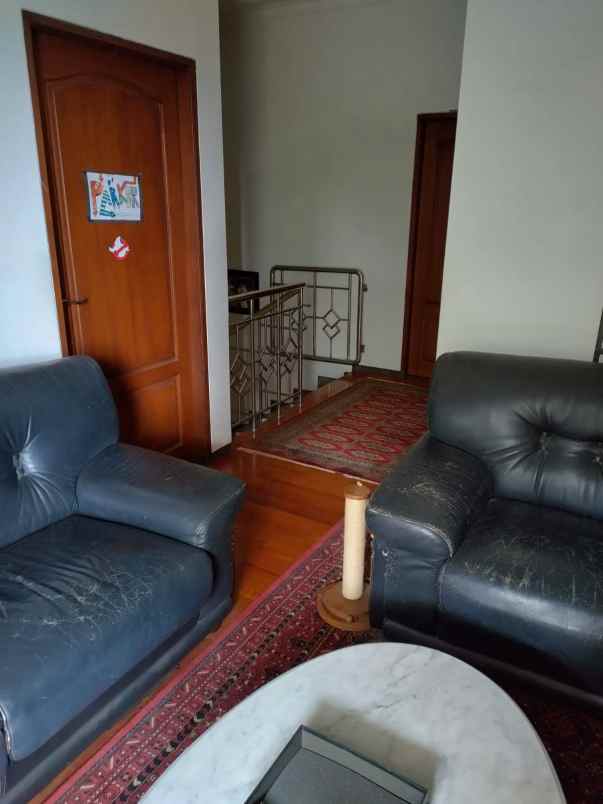 dijual rumah villa taman gapura