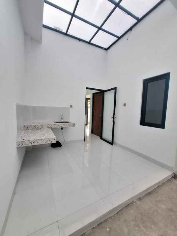 dijual rumah wirokerten