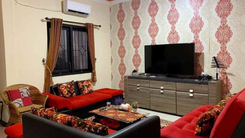 dijual rumah wisma permai regency waru