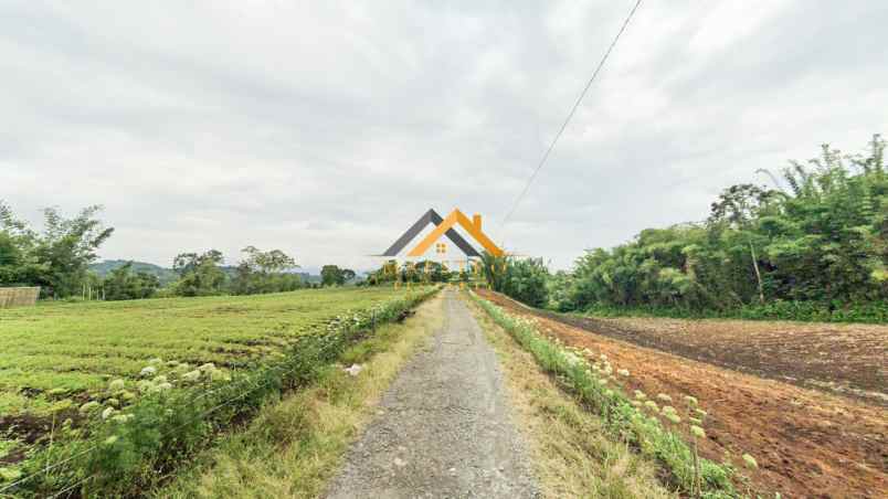 dijual tanah jalan kubucolia seberaya