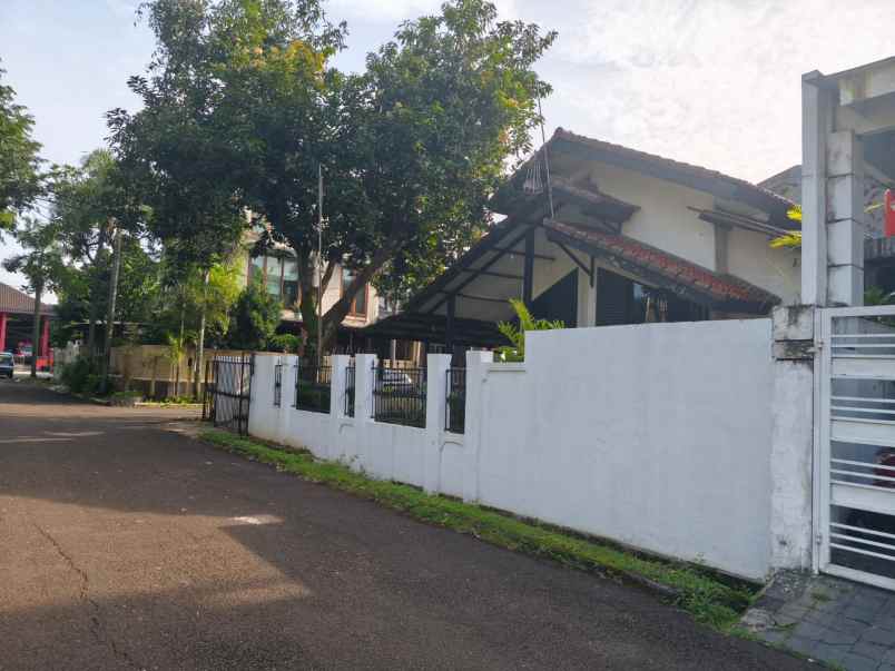 dijual tanah puri indah