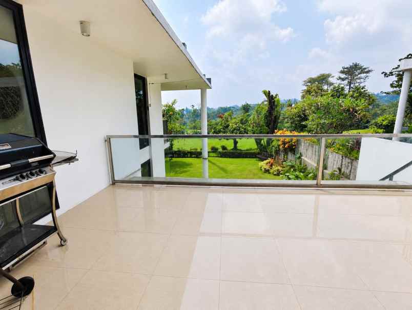 dijual villa jalan taman dayu