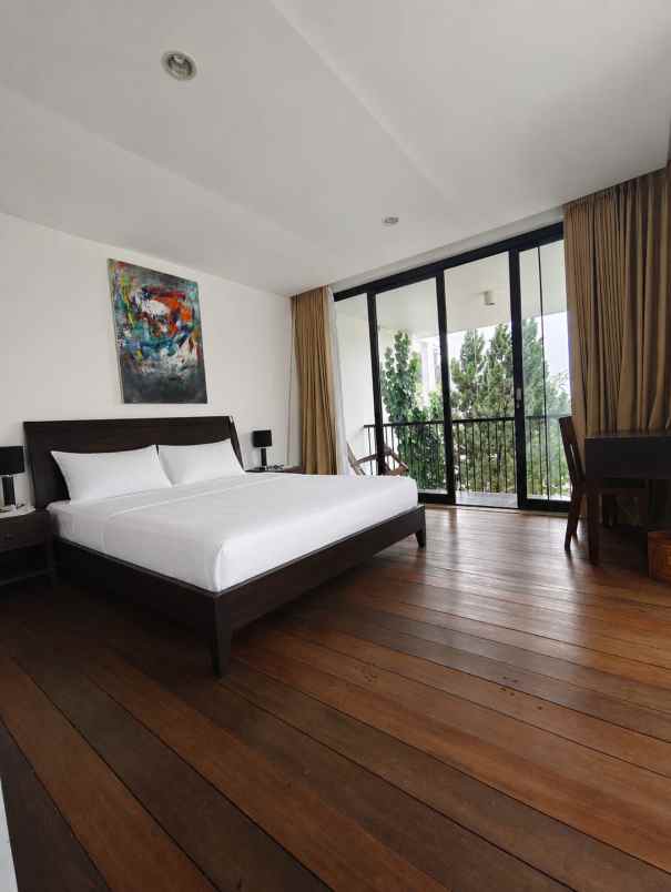 dijual villa jalan taman dayu