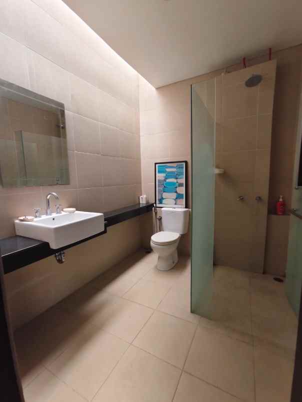 dijual villa jalan taman dayu