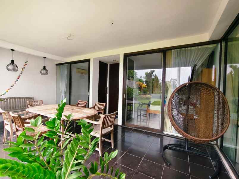 dijual villa jalan taman dayu
