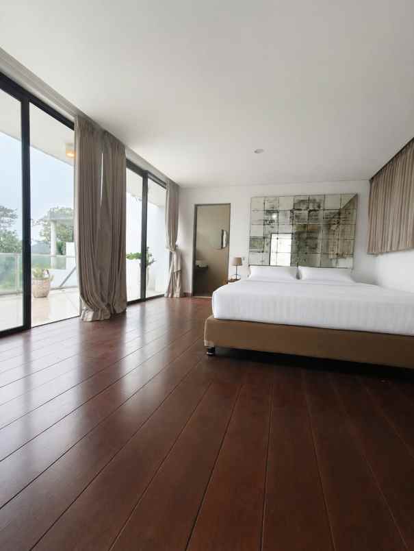 dijual villa jalan taman dayu