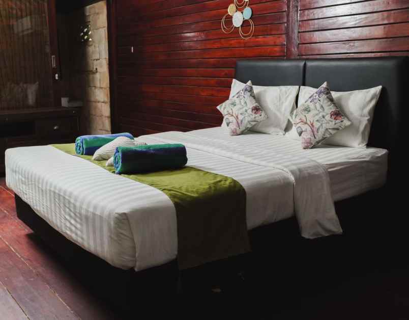 dijual villa jl gurita