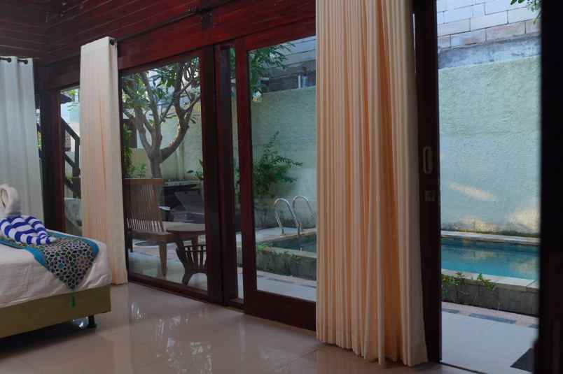 dijual villa jl gurita