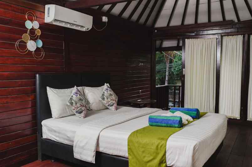 dijual villa jl gurita