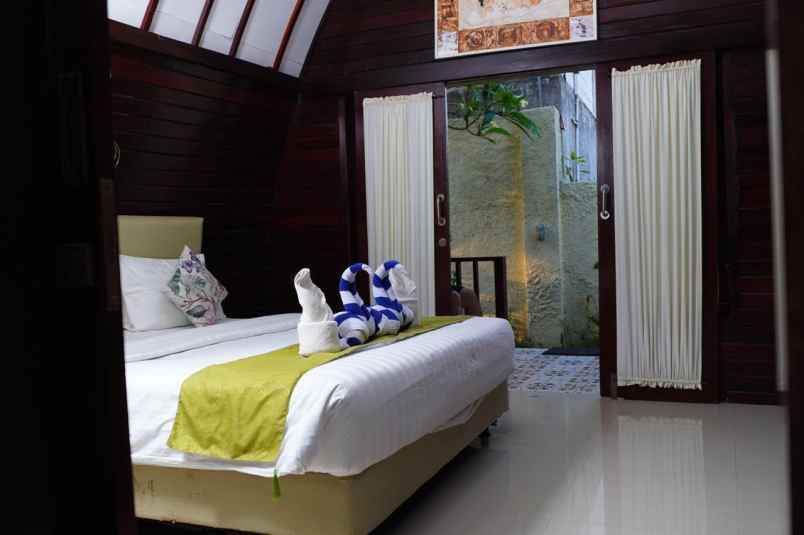 dijual villa jl gurita