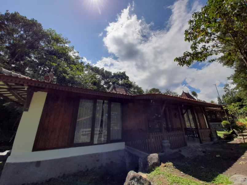 dijual villa jl padat karya