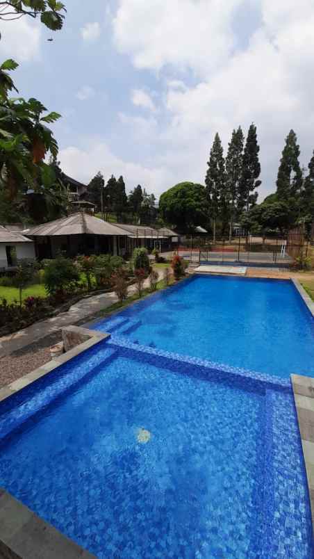 dijual villa jl padat karya