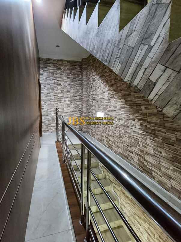 dijual villa komplek tenun indah jalan