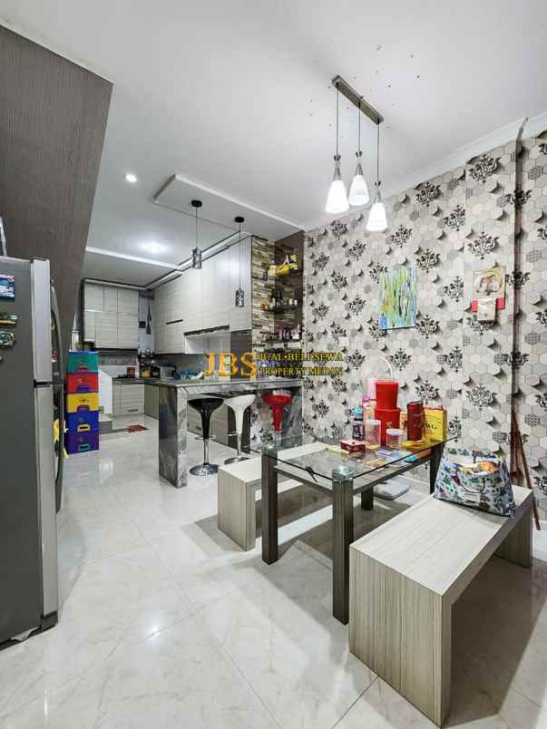 dijual villa komplek tenun indah jalan