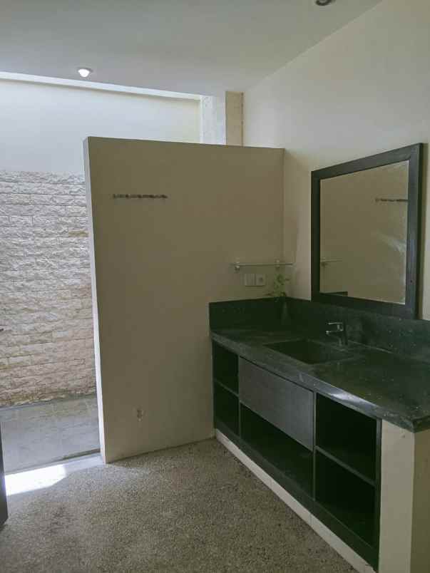 dijual villa pererenan kuta utara