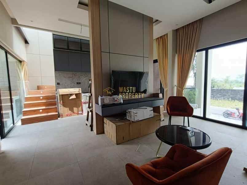 dijual villa sariharjo ngaglik sleman