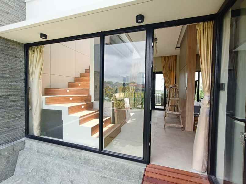 dijual villa sariharjo ngaglik sleman