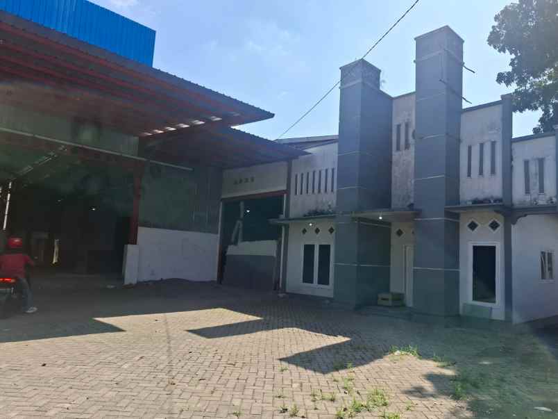 disewakan gudang di jember