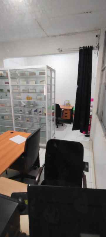 disewakan ruang kerja kantor bekas apotek