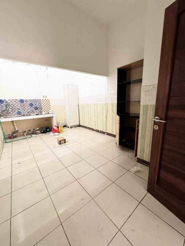 disewakan ruko gudang kantor jl menara 8 meruya sel kec