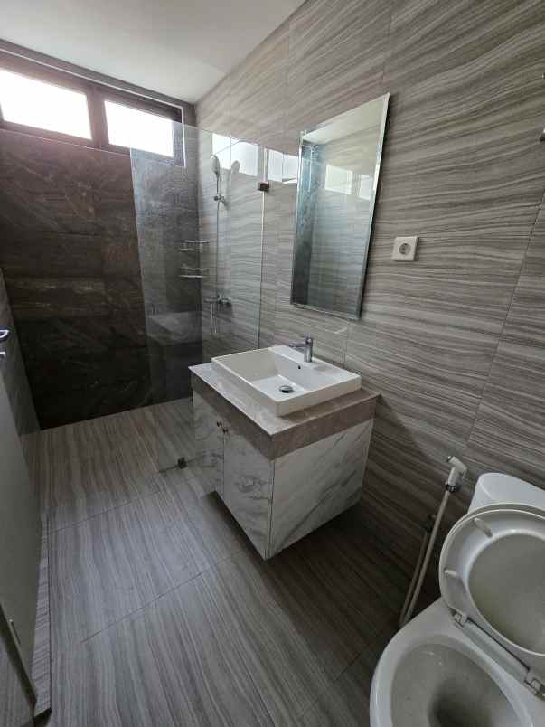 disewakan rumah cluster semayang asya jgc