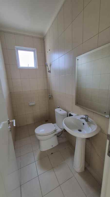 disewakan rumah cluster thames jakarta